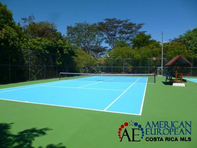 Tennis court in condominium