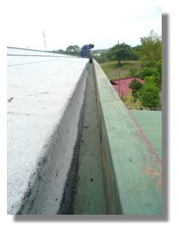 Apply an acrylic elastomeric waterproofing sealer that protects the membrane and insulates the roof surface The use of roofing membranes on Costa Rican homes